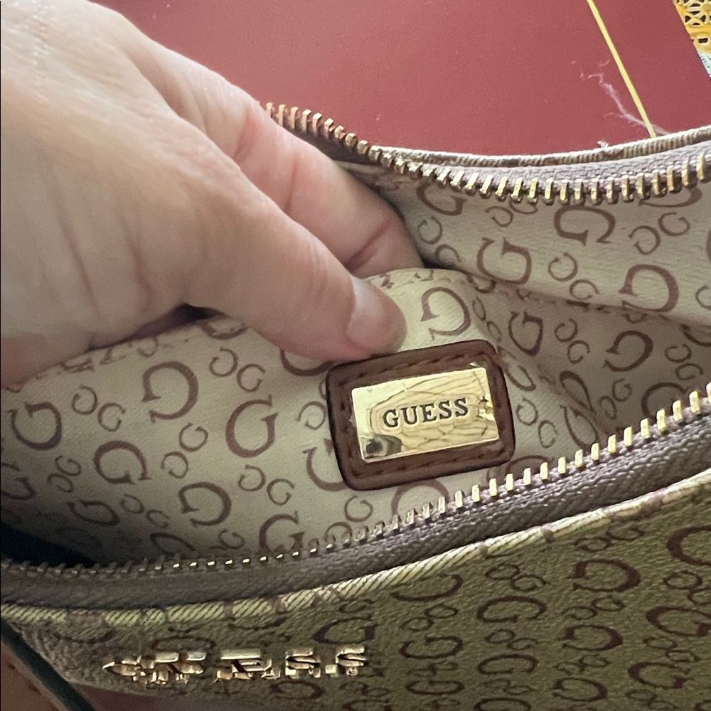 #1439**GUESS Tan Shoulder Bag with Pouch - Picture 10 of 13